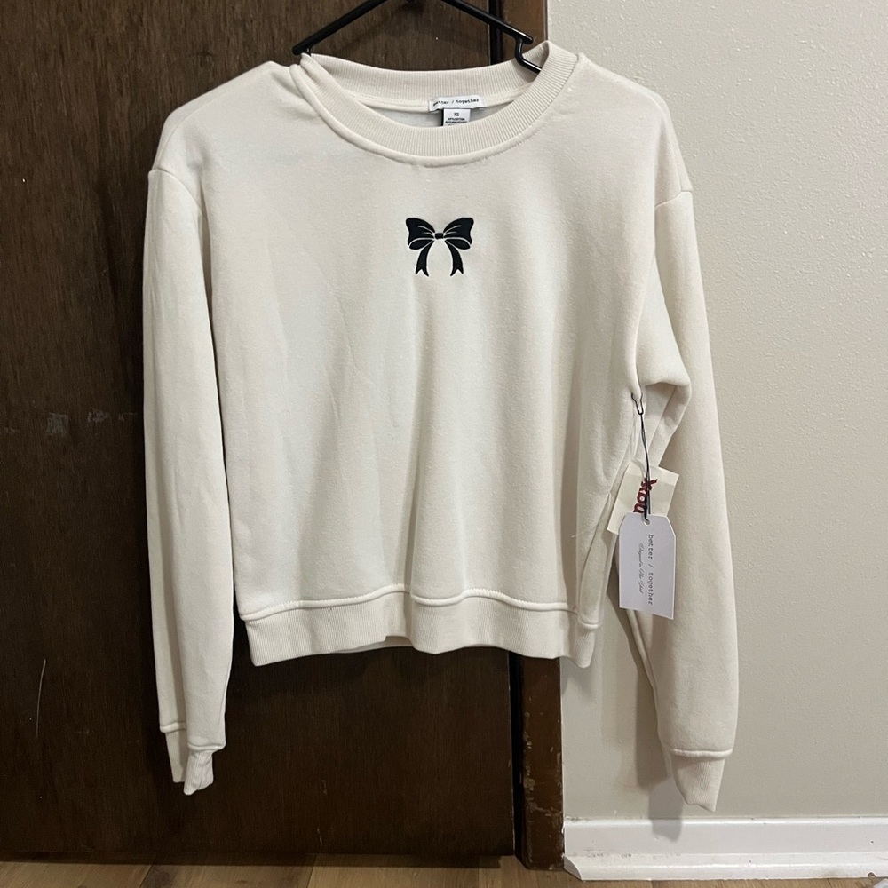 Cream Bow Embroidered Sweatshirt